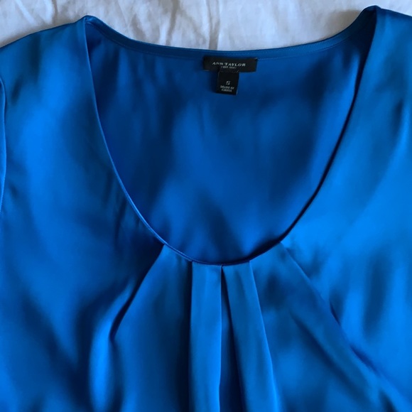ANN TAYLOR | • Scoop-neck Blouse • Small - Picture 3 of 3